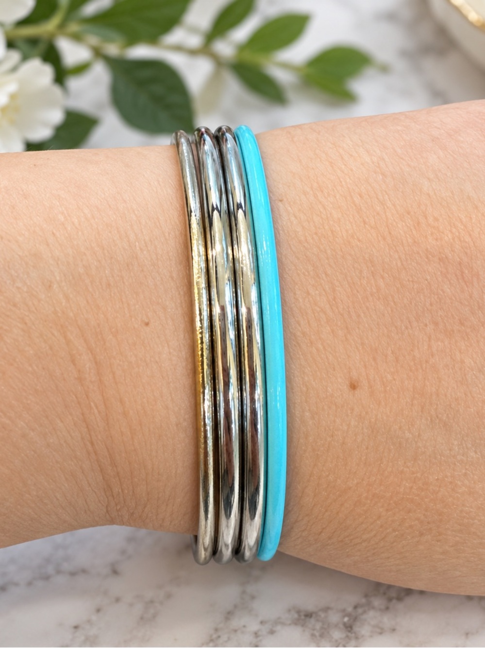 Lot of 4 Stackable Bangle Bracelets Silver Gold Turquoise Rhinestone Heart